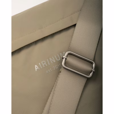 Airinum รุ่น Messenger Bag - กระเป๋าใส่ Laptop 14" - สี Sand Beige