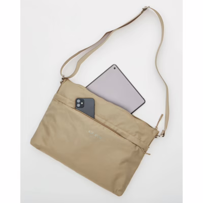 Airinum รุ่น Messenger Bag - กระเป๋าใส่ Laptop 14" - สี Sand Beige