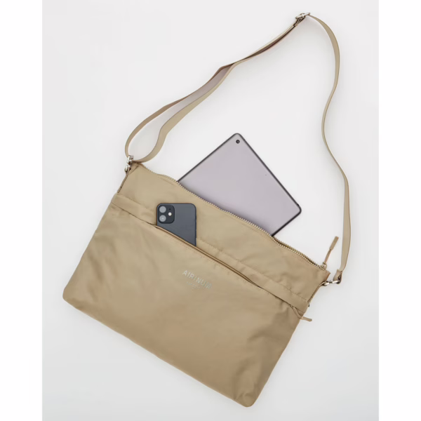 Airinum รุ่น Messenger Bag - กระเป๋าใส่ Laptop 14" - สี Sand Beige