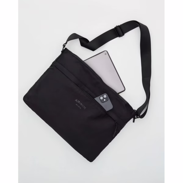 Airinum รุ่น Messenger Bag - กระเป๋าใส่ Laptop 14" - สี Strom Black