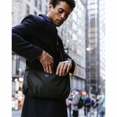 Airinum รุ่น Messenger Bag - กระเป๋าใส่ Laptop 14" - สี Strom Black