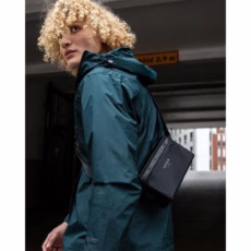 Airinum รุ่น Crossbody Bag 2L - กระเป๋า - สี Storm Black