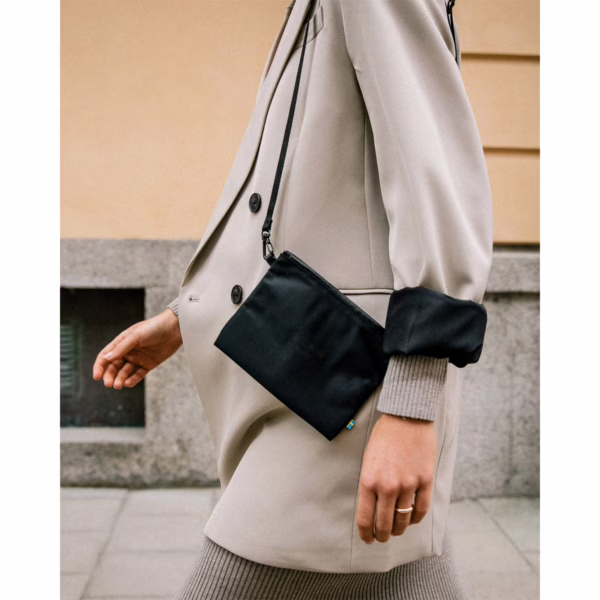 Airinum รุ่น Shoulder Bag - กระเป๋า - สี Storm Black