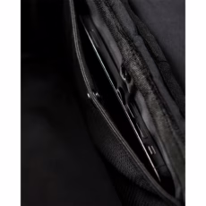 Airinum รุ่น Crossbody Bag 2L - กระเป๋า - สี Storm Black