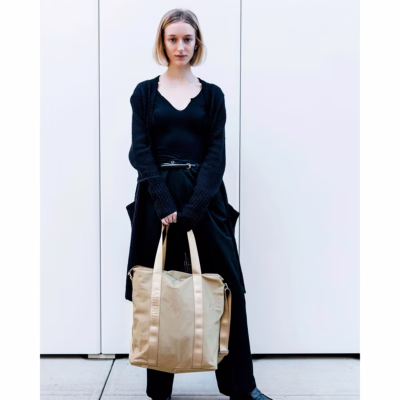 Airinum รุ่น Tote Bag Pro 25L - กระเป๋าใส่ Laptop 16" - สี Sand Beige
