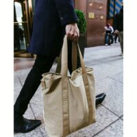 Airinum รุ่น Tote Bag Pro 25L - กระเป๋าใส่ Laptop 16" - สี Sand Beige