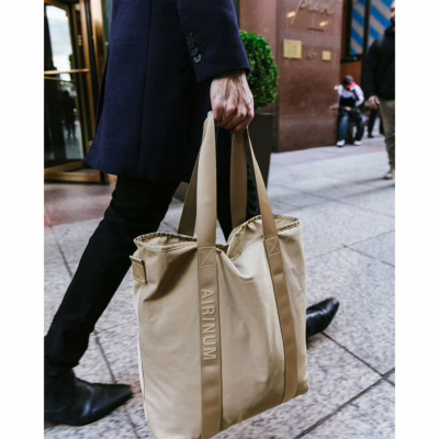 Airinum รุ่น Tote Bag Pro 25L - กระเป๋าใส่ Laptop 16" - สี Sand Beige