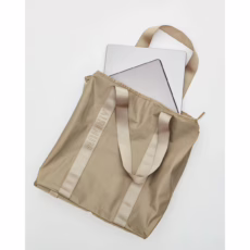 Airinum รุ่น Tote Bag Pro 25L - กระเป๋าใส่ Laptop 16" - สี Sand Beige