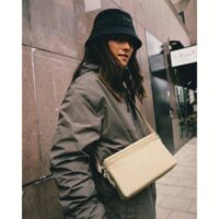 Airinum รุ่น Crossbody Bag 2L - กระเป๋า - สี Sand Beige