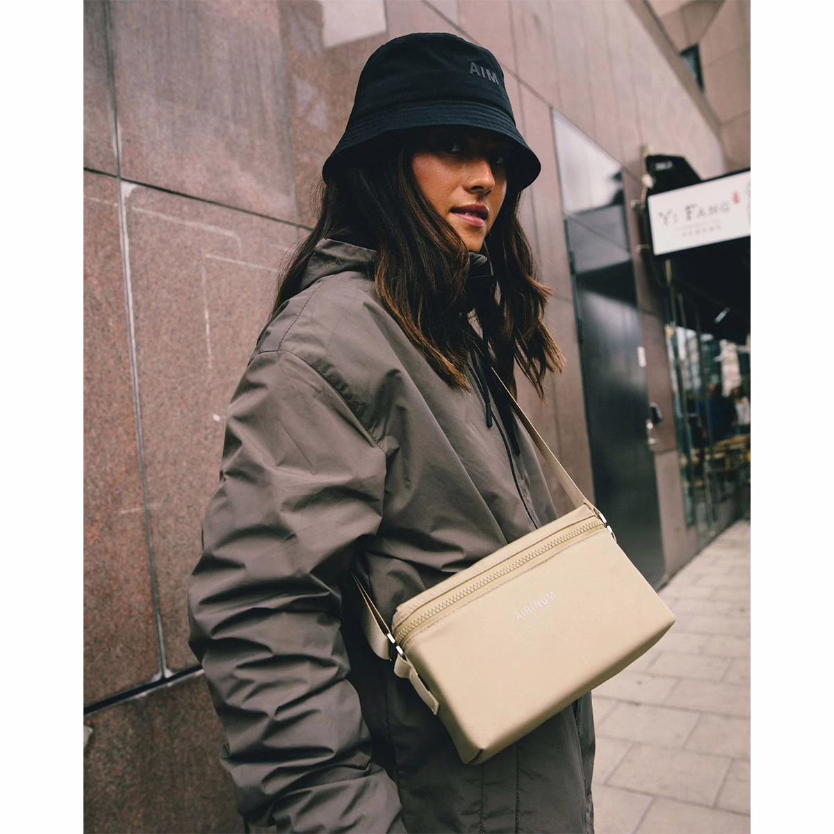 Airinum รุ่น Crossbody Bag 2L - กระเป๋า - สี Sand Beige