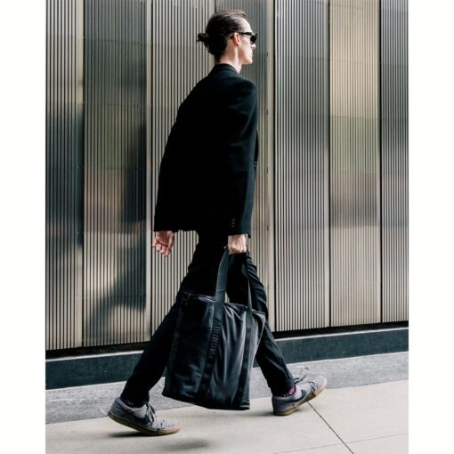Airinum รุ่น Tote Bag Pro 25L - กระเป๋าใส่ Laptop 16" - สี Storm Black - Image 8