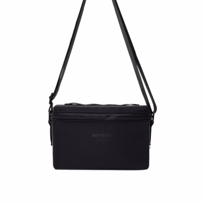 Airinum รุ่น Crossbody Bag 2L - กระเป๋า - สี Storm Black