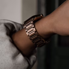 Sandmarc รุ่น Titanium (Grade 2) - สายนาฬิกา Apple Watch 42/45/46mm - สี Gold - Image 8