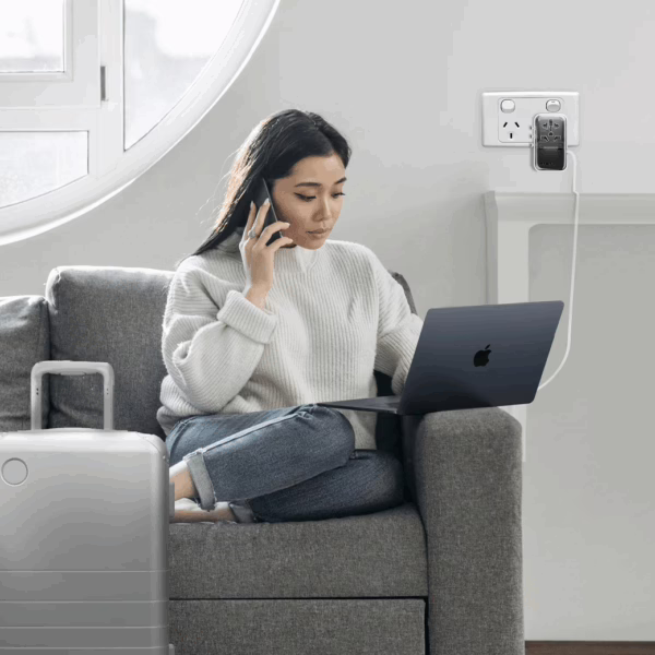 Momax หัวชาร์จ+หัวแปลงปลั๊กไฟ รุ่น 1-World+ Flow 4-Port 35W พร้อมสาย USB-C ในตัว - สี White