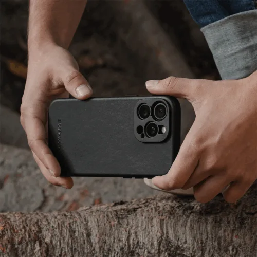 Sandmarc รุ่น Pro Leather Case - เคส iPhone 16 Pro - สี Black