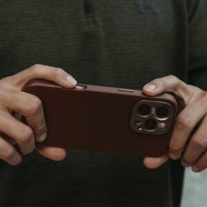Sandmarc รุ่น Pro Leather Case - เคส iPhone 16 Pro Max - สี Brown