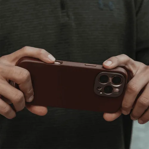 Sandmarc รุ่น Pro Leather Case - เคส iPhone 16 Pro Max - สี Brown