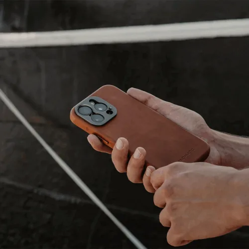 Sandmarc รุ่น Pro Leather Case - เคส iPhone 16 Pro Max - สี Tan