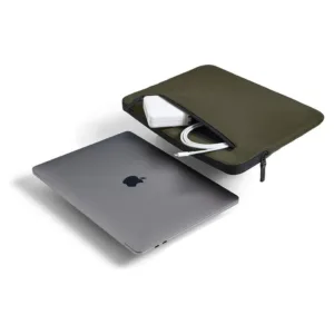 Incase รุ่น Compact Sleeve Thunderbolt (USB-C) & Retina - ซองใส่แล็ปท็อป MacBookPro 13″ (2016-2019,M1,M2) - สี Olive 10 Incase รุ่น Compact Sleeve Thunderbolt (USB-C) & Retina - ซองใส่แล็ปท็อป MacBookPro 13″ (2016-2019,M1,M2) - สี Olive