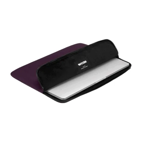 Incase รุ่น Compact Sleeve in Flight Nylon Thunderbolt (USB-C) - ซองใส่แล็ปท็อป MacBook Pro 15"/ MacBook Pro 16" (M1-M4, 2016-2024) - สี Aubergine - Image 3