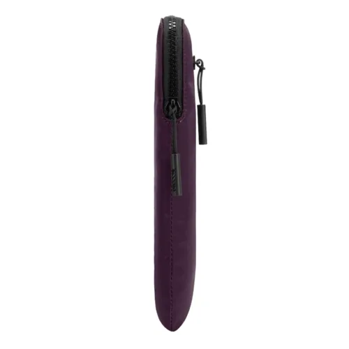 Incase รุ่น Compact Sleeve in Flight Nylon Thunderbolt (USB-C) - ซองใส่แล็ปท็อป MacBook Pro 15"/ MacBook Pro 16" (M1-M4, 2016-2024) - สี Aubergine - Image 6