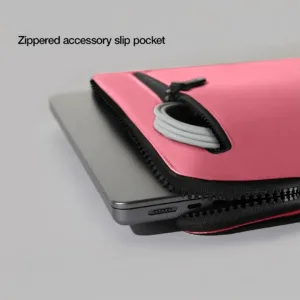 Incase รุ่น Compact Sleeve in Flight Nylon Thunderbolt (USB-C) - ซองใส่แล็ปท็อป MacBook Pro 15"/ MacBook Pro 16" (M1-M4, 2016-2024) - สี Burnt Coral