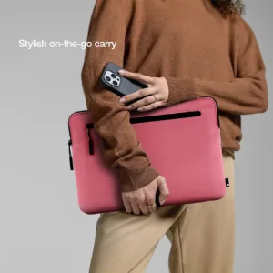 Incase รุ่น Compact Sleeve in Flight Nylon Thunderbolt (USB-C) - ซองใส่แล็ปท็อป MacBook Pro 15"/ MacBook Pro 16" (M1-M4, 2016-2024) - สี Burnt Coral