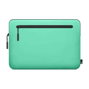 Incase รุ่น Compact Sleeve in Flight Nylon Thunderbolt (USB-C) - ซองใส่แล็ปท็อป MacBook Pro 15"/ MacBook Pro 16" (M1-M4, 2016-2024) - สี Ocean Jade