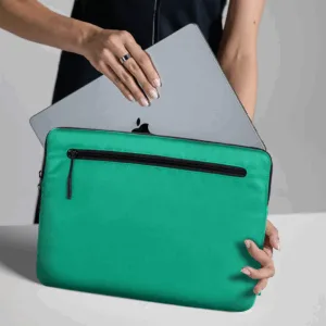 Incase รุ่น Compact Sleeve in Flight Nylon Thunderbolt (USB-C) - ซองใส่แล็ปท็อป MacBook Pro 15"/ MacBook Pro 16" (M1-M4, 2016-2024) - สี Ocean Jade