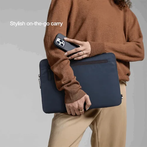 Incase รุ่น Compact Sleeve in Flight Nylon - ซองใส่แล็ปท็อป MacBook Pro 14" (M1-M4, 2021-2024) - สี Navy - Image 4