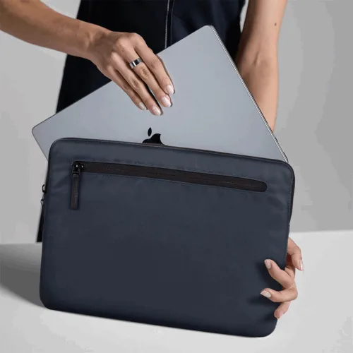 Incase รุ่น Compact Sleeve in Flight Nylon - ซองใส่แล็ปท็อป MacBook Pro 14" (M1-M4, 2021-2024) - สี Navy - Image 8