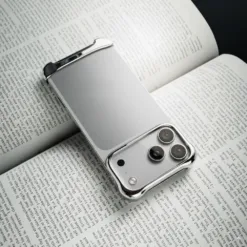 Arc รุ่น Pulse Aluminum - เคส iPhone 17 Pro Max - สี Polished Silver
