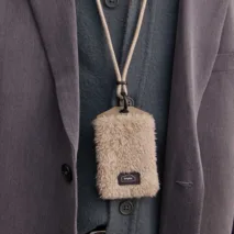 Bitplay รุ่น Short-Pile Badge Holder - ป้ายคล้องคอ - สี Taupe