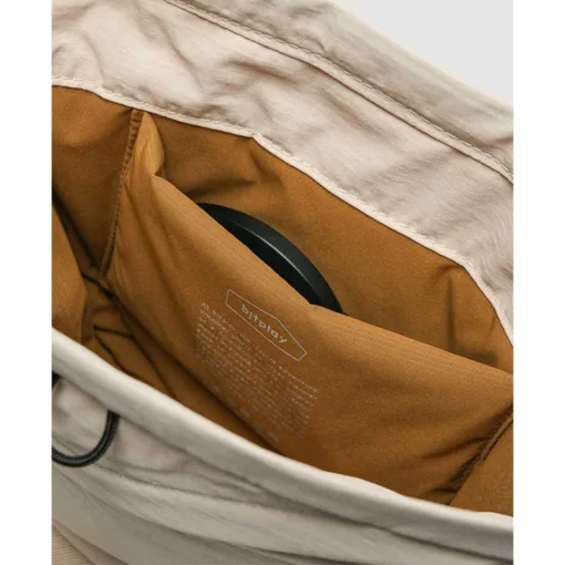 Bitplay รุ่น Essential Snapper Sling (2.5L) - กระเป๋าสะพายข้าง - สี Black - Image 3