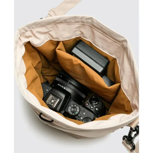 Bitplay รุ่น Essential Snapper Sling (2.5L) - กระเป๋าสะพายข้าง - สี Black - Image 2