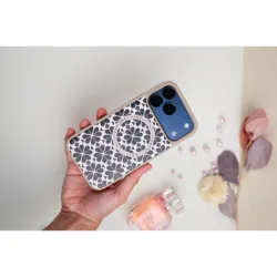 Custype รุ่น Leather Case with Printing (Magsafe) - เคส iPhone 17 Pro - ลาย Clover Apricot