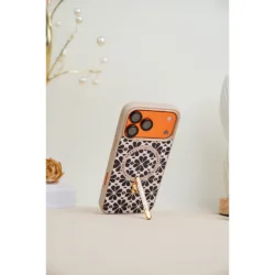 Custype รุ่น Progrip Leather Case with Printing (Magsafe) - เคส iPhone 17 Pro - ลาย Clover Apricot