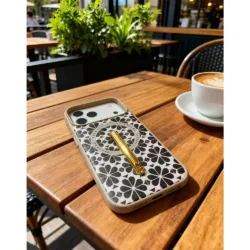Custype รุ่น Progrip Leather Case with Printing (Magsafe) - เคส iPhone 17 Pro - ลาย Clover Apricot
