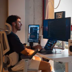 SOTSU รุ่น FlipAction Pro 16" (Gen 2) - จอมอนิเตอร์พกพา 16" - สี Universe Black 18 SOTSU รุ่น FlipAction Pro 16" (Gen 2) - จอมอนิเตอร์พกพา 16" - สี Universe Black