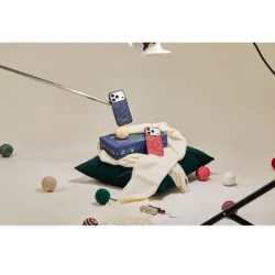 [Pre-Order] Pitaka รุ่น Threads of Winter (Boxset) - เคส iPhone 17 Pro - สี Scarlett