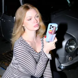 Ninja Labs รุ่น Flex Pouch® - เคส iPhone 17 Pro Max - สี Mocha/Clear