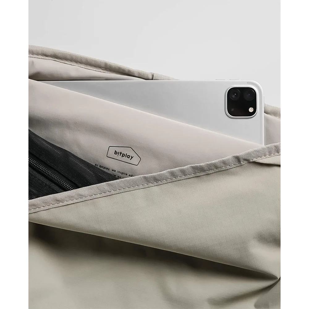 Bitplay รุ่น Essential Messenger Bag 6.5L - กระเป๋าสะพายข้าง - สี Black 8 Bitplay รุ่น Essential Messenger Bag 6.5L - กระเป๋าสะพายข้าง - สี Black - Image 8