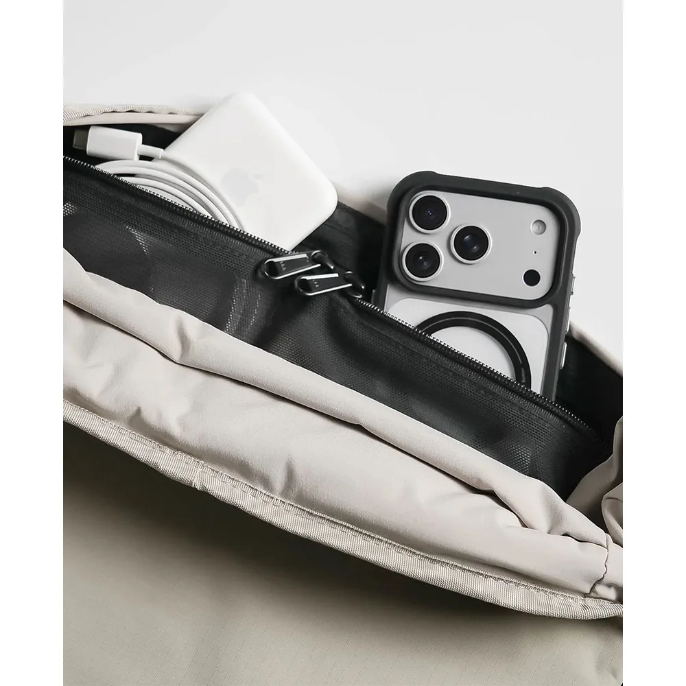 Bitplay รุ่น Essential Messenger Bag 6.5L - กระเป๋าสะพายข้าง - สี Black 9 Bitplay รุ่น Essential Messenger Bag 6.5L - กระเป๋าสะพายข้าง - สี Black - Image 9