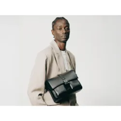 GRAMS(28) รุ่น 174 Rogue Sling - กระเป๋าสะพายข้าง - สี Pebbled Black