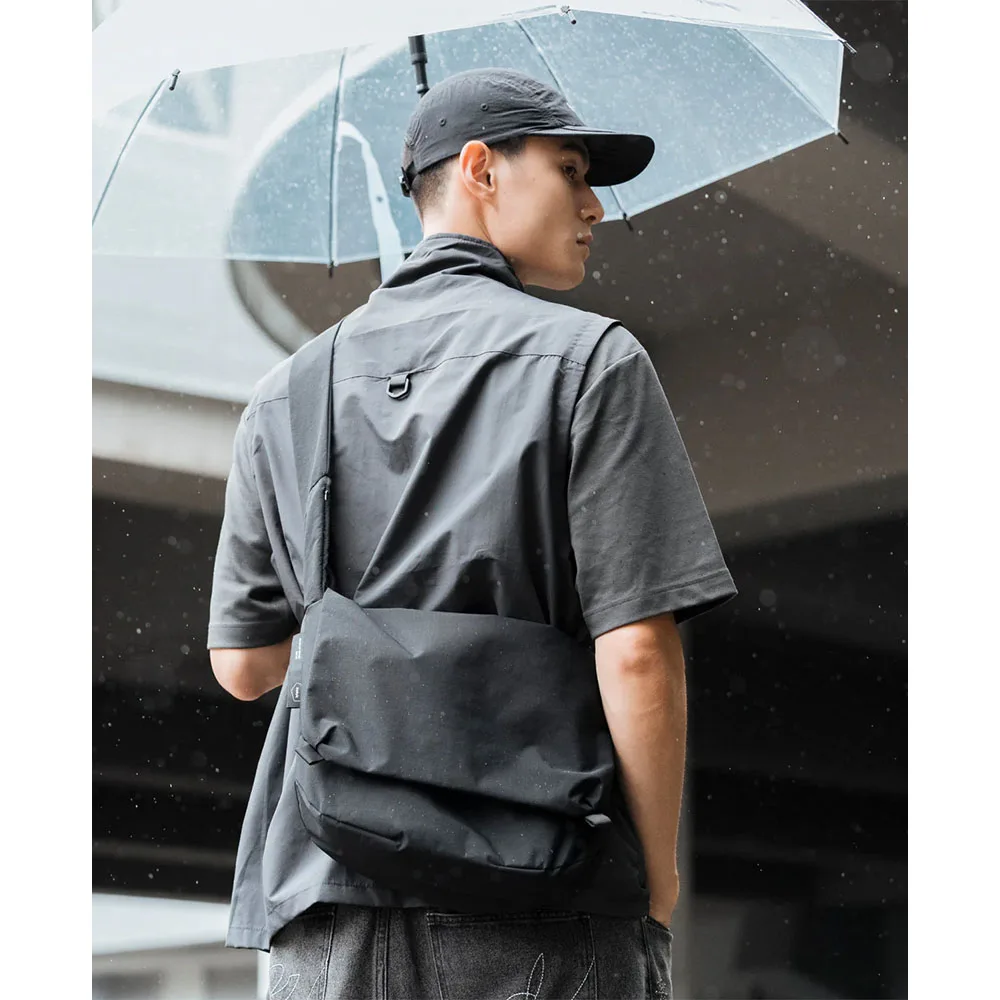 Bitplay รุ่น Essential Messenger Bag 6.5L - กระเป๋าสะพายข้าง - สี Black 11 Bitplay รุ่น Essential Messenger Bag 6.5L - กระเป๋าสะพายข้าง - สี Black - Image 11