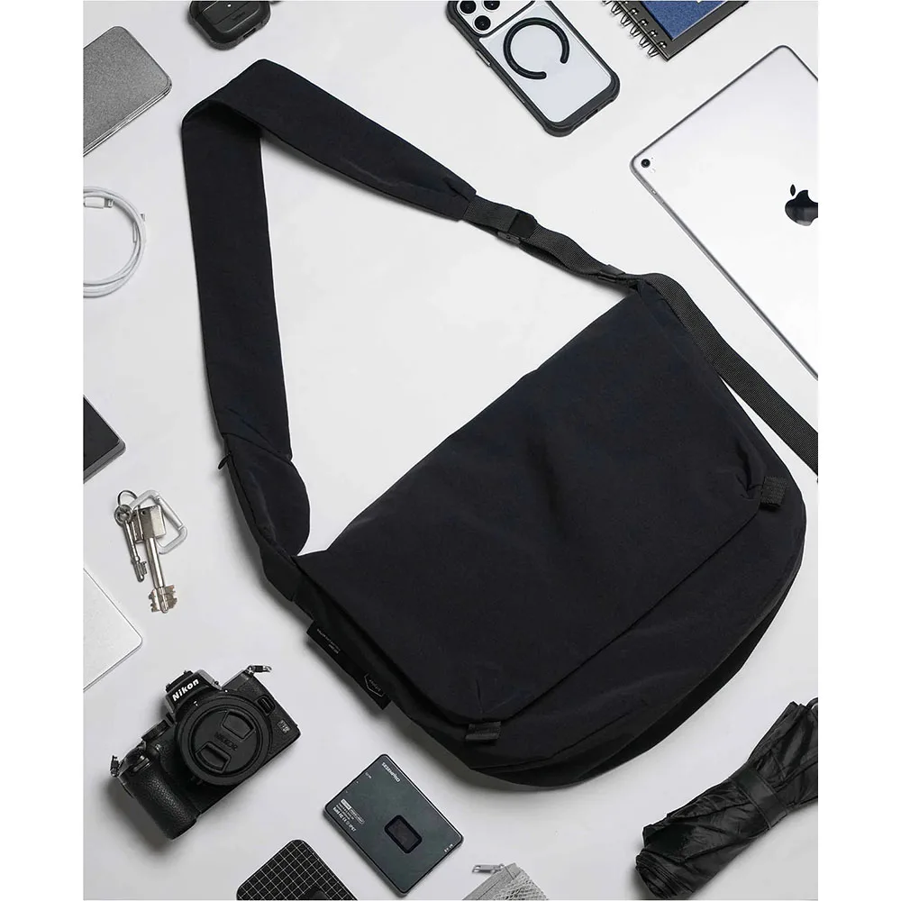 Bitplay รุ่น Essential Messenger Bag 6.5L - กระเป๋าสะพายข้าง - สี Black 10 Bitplay รุ่น Essential Messenger Bag 6.5L - กระเป๋าสะพายข้าง - สี Black - Image 10