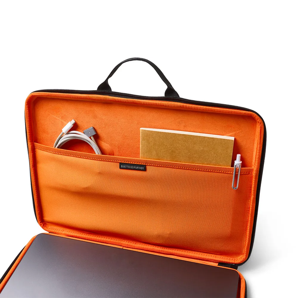 UAG รุ่น Civilian Shock Sleeve with Handle Sleeve (M) - กระเป๋ากันกระแทก ขนาด 14" - สี Black 6 UAG รุ่น Civilian Shock Sleeve with Handle Sleeve (M) - กระเป๋ากันกระแทก ขนาด 14" - สี Black - Image 6