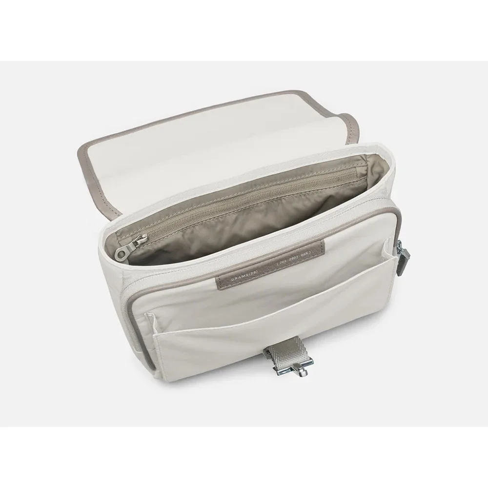 GRAMS(28) รุ่น 702 Urban Pack - กระเป๋าสะพายข้าง - สี Off-White 3 GRAMS(28) รุ่น 702 Urban Pack - กระเป๋าสะพายข้าง - สี Off-White - Image 3