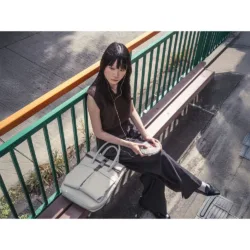 GRAMS(28) รุ่น 704 Urban Folio Bag - กระเป๋าถือ - สี Off-White