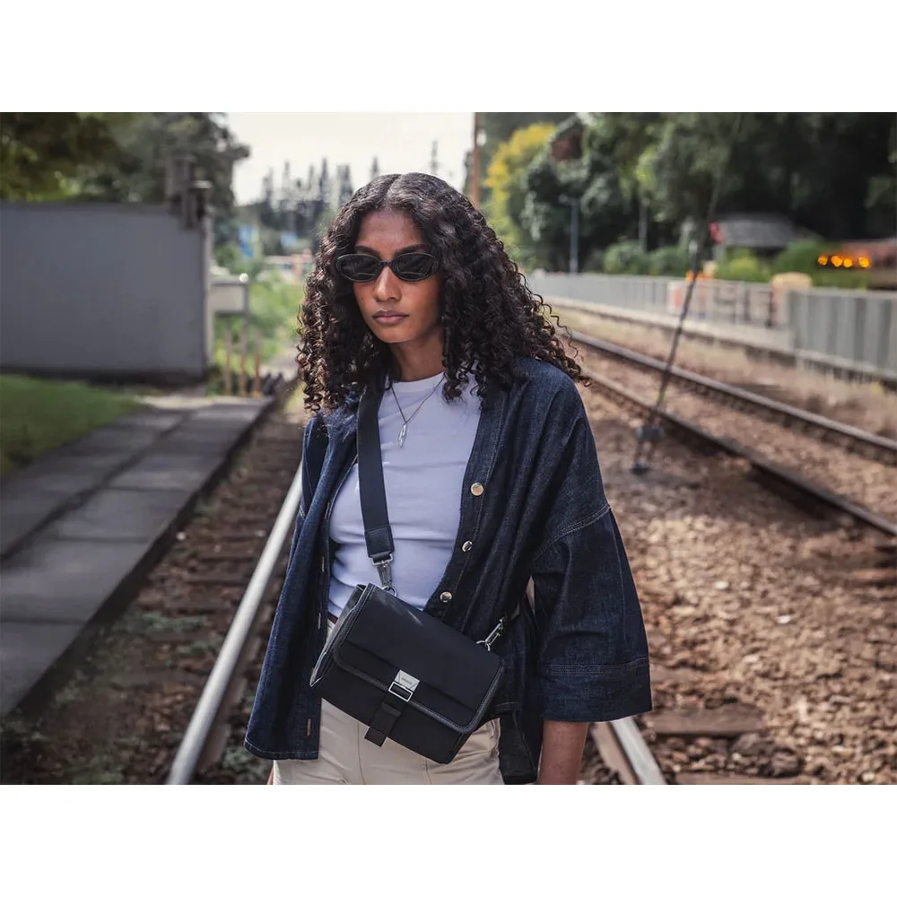 GRAMS(28) รุ่น 702 Urban Pack - กระเป๋าสะพายข้าง - สี Black 9 GRAMS(28) รุ่น 702 Urban Pack - กระเป๋าสะพายข้าง - สี Black - Image 9